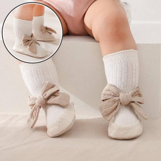 Chaussons chaussettes pour bébé fille avec semelle antidérapante - PetitAzur
