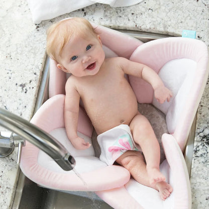 Coussin de bain en forme de fleur pour le confort du bébé - PetitAzur
