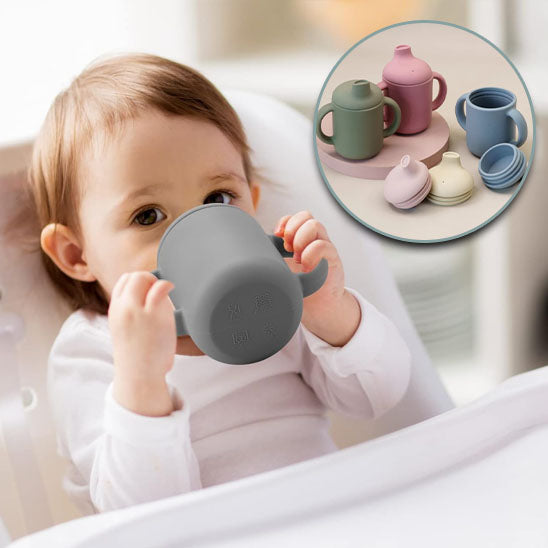 Gobelet en silicone alimentaire avec bec ergonomique pour bébé - PetitAzur
